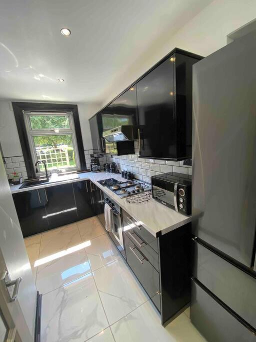 Lovely 2 Bedroom With Private Garden Edinburgh Bagian luar foto